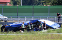 Hulpdiensten bergen de slachtoffers op de plek van het ongeval langs de snelweg Varazdin-Zagreb.