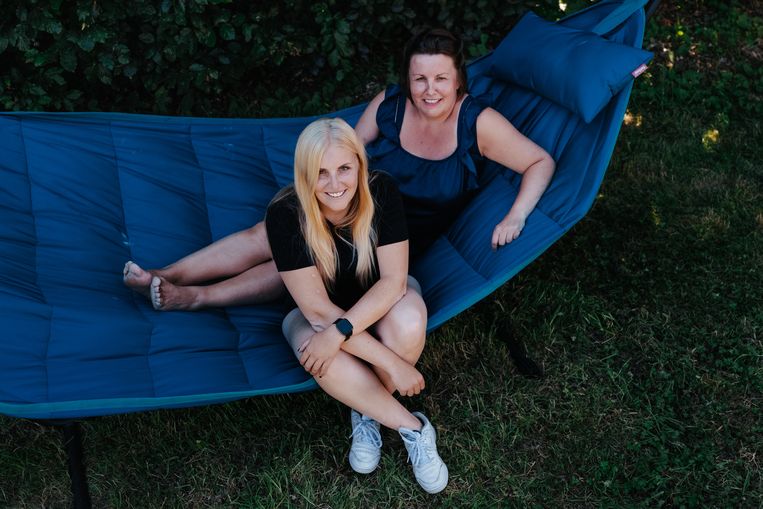 Stand-upcomedian Amelie Albrecht en mama An De Prins. 
 Beeld Damon De Backer