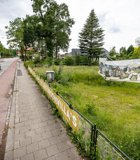 Riante kavel Hengelosestraat in Oldenzaal ligt al tijdlang braak; komen beloofde woningen er nog?