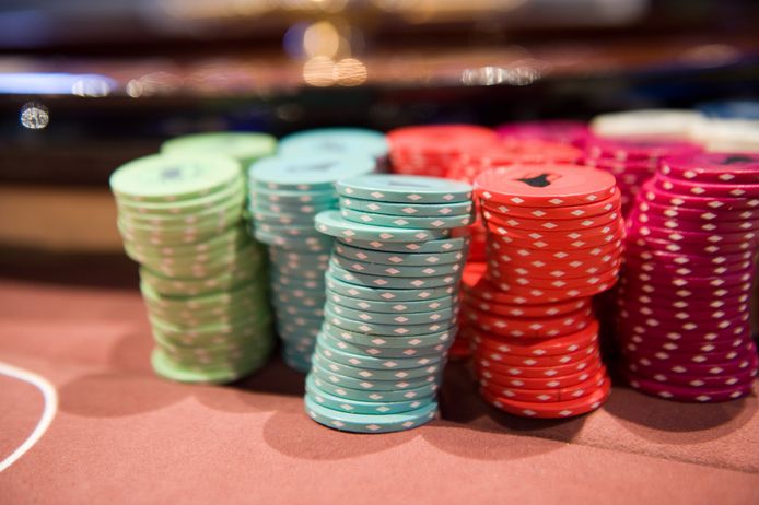 Derk van Luijk won 1 miljoen op een pokertoernooi in Monte Carlo.