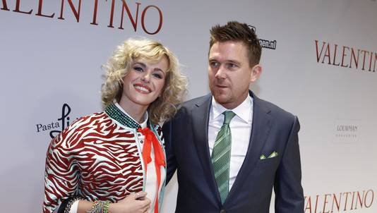 Josje Huisman en Johnny de Mol op de rode loper bij de premiere van de speelfilm Valentino.