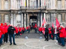 Plusieurs centaines de manifestants de la FGTB rassemblés devant le Palais de Justice de Liège