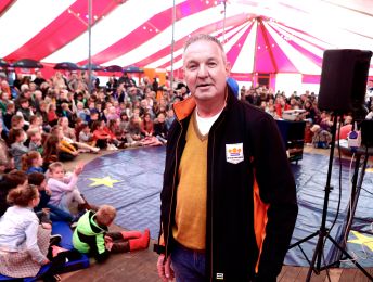 Oranjevereniging Almkerk is maandenlang bezig met organisatie: ‘De feesttent is nu mijn tweede thuis’