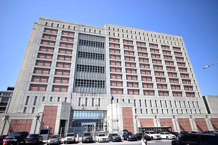De gevangenis in Brooklyn (NY) waar Maxwell momenteel verblijft.