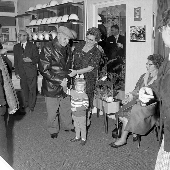 Opening motorhuis van Gerwen Helmond, 14-10-1965?