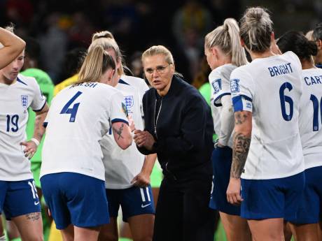 Sarina Wiegman en Engeland bibberen tegen Nigeria, maar nemen penalty’s beter en zijn WK-kwartfinalist