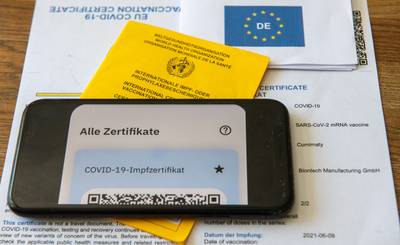 Tientallen huiszoekingen in Duitsland in zaak rond vervalste vaccinatiecertificaten