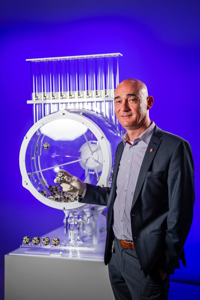 "Wij zijn geen gokbedrijf, maar een loterij. Wij keren onze winst opnieuw uit aan de maatschappij", stelt Jannie Haek, CEO van de Nationale Loterij.