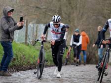 Les pavés glissants du Koppenberg: même Tadej Pogacar a dû mettre pied à terre