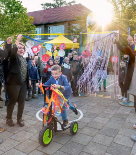 De Vlinderboom in Bemmel wint een verkeersplein: ‘Zo kunnen we leerlingen voorbereiden op fietsen op straat’