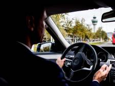 Hogere brandstofprijzen drijven taxichauffeurs tot wanhoop: ‘Velen al in de bijstand’