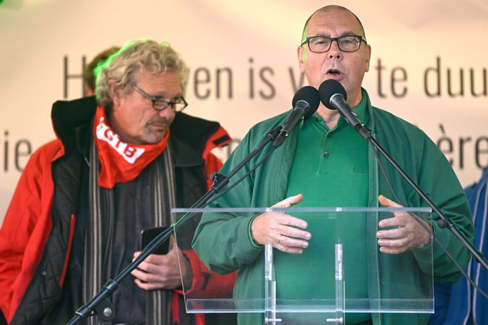 De vakbondsvoorzitters van de ABVV Thierry Bodson en het ACV Marc Leemans (rechts).