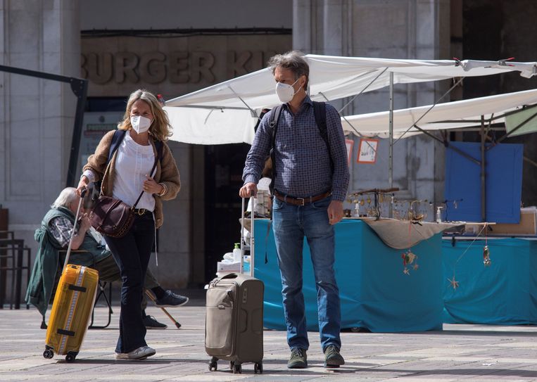 Toeristen op Mallorca op 2 april.  Beeld EPA