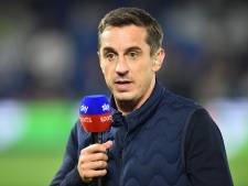 Gary Neville klaar met vele afgelastingen: ‘Gewoon spelen, geef die jonge gasten maar vertrouwen’