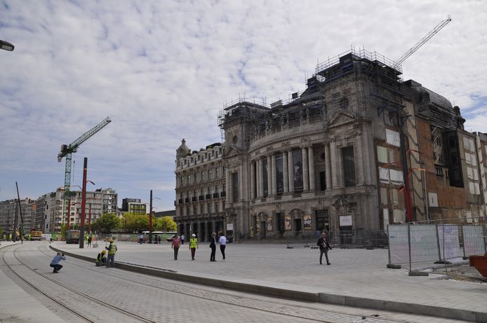 Op het nieuwe Operaplein in Antwerpen worden de laatste bovengrondse werken uitgevoerd.