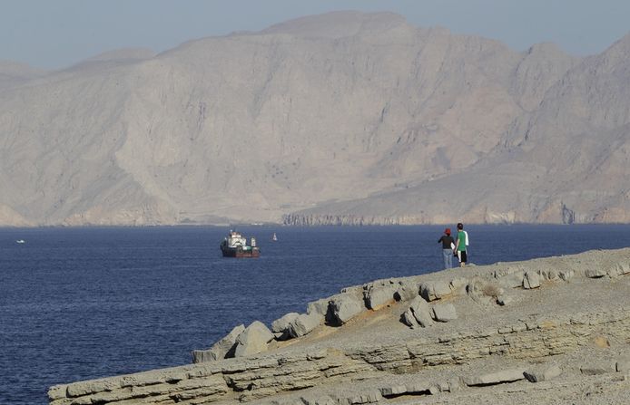 De Straat van Hormuz verbindt de Perzische Golf met de Indische Oceaan en is een belangrijke handelsroute.