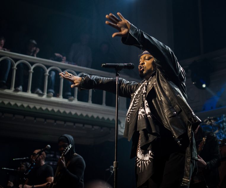 D'Angelo maandag in Paradiso in Amsterdam. Beeld Maarten Steenvoort
