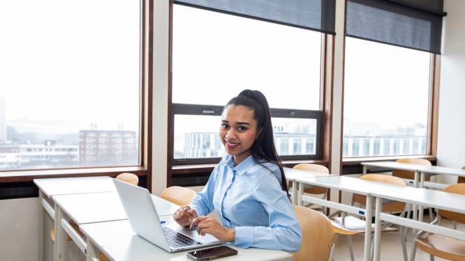 Simran (17) is nog zeker zeven jaar aan het studeren, maar dat vindt zij geen probleem: ‘Leren is leuk!’