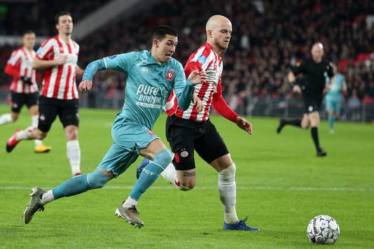 Aitor Cantalapiedra snelt voorbij Jorrit Hendrix.