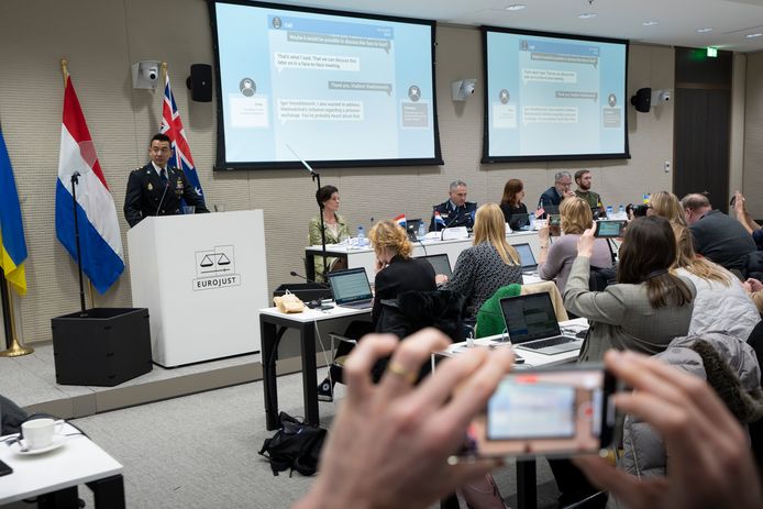 Uittreksels van de onderschepte telefoontjes van Poetin tijdens de perconferentie van het Joint Investigation Team in Den Haag gisteren.