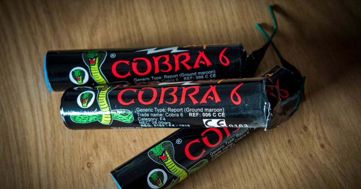 Door politie en media was nog zo gewaarschuwd dat hun stukje vuurwerk 'de kracht van een handgranaat' zou hebben...krijgen ze er niet eens een winkelruit mee kapot. Gelukkig maar.  .