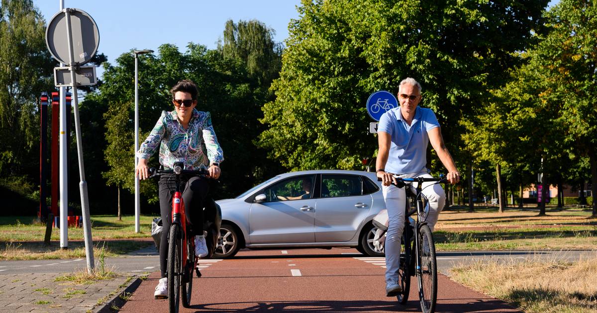 Op de fiets met Hengelose wethouder Hanneke en verkeersambtenaar Gerco ...