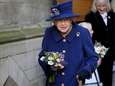 Elizabeth II apparaît en public avec une canne