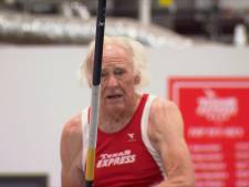 Ce perchiste de 82 ans impressionne son monde en battant tous les records