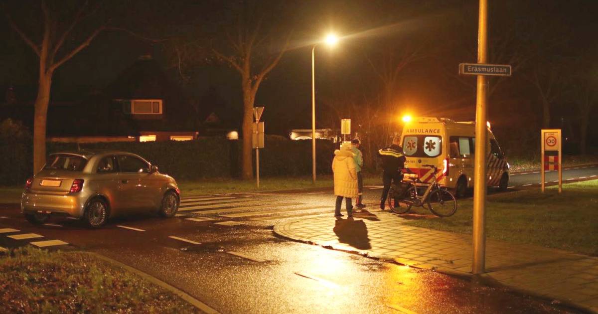 Fietser gewond bij aanrijding met auto op Amstelveense rotonde.