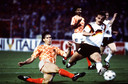 Marco van Basten glijdt de 2-1 binnen tegen West-Duitsland in de halve finale van het EK 1988.