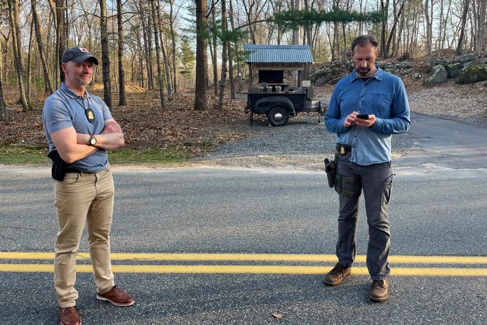 FBI agents at the door of Jack Teixeira's house.