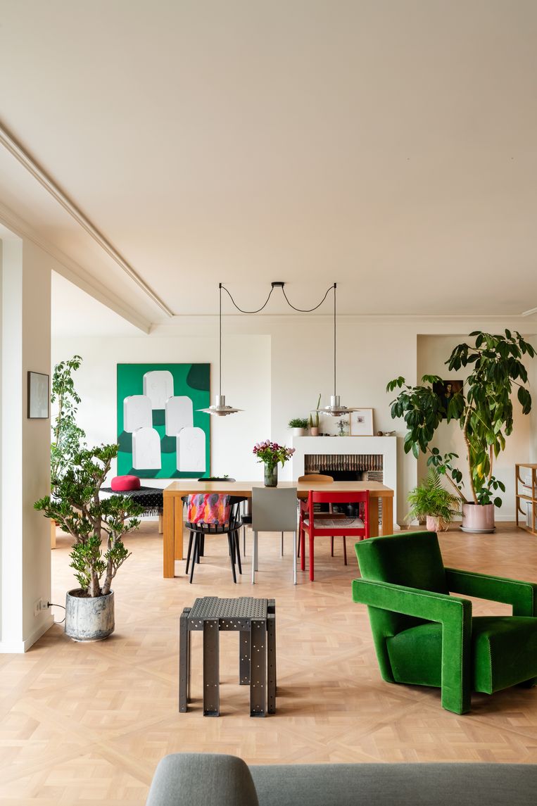 Binnenkijken in een respectvol verbouwd appartement vol kunst, licht en ...
