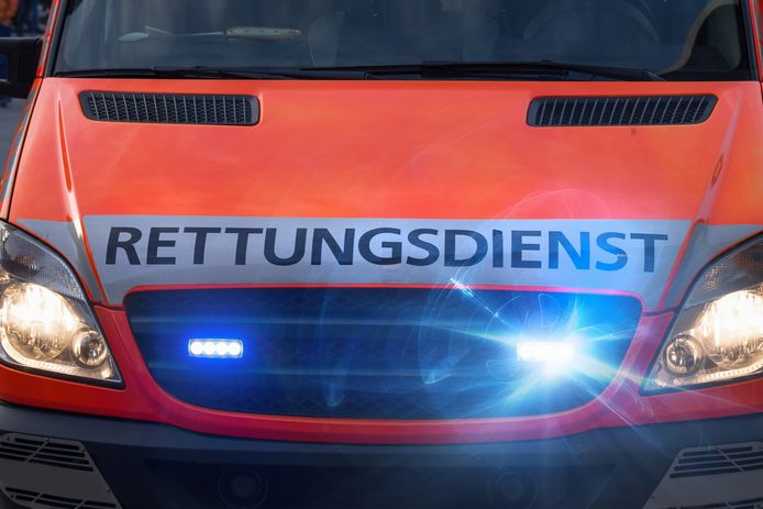 ambulance duitsland rettungsdienst rettungswagen krankenwagen stock