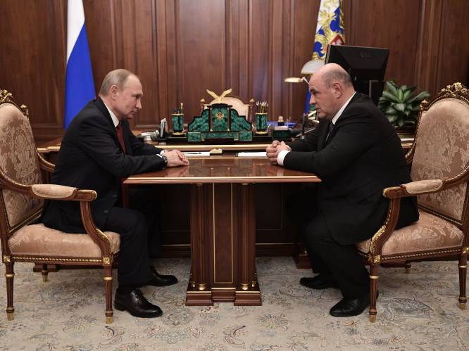 Poetin kondigt zijn 'vertrek' aan, maar ‘houdt touwtjes in handen’
