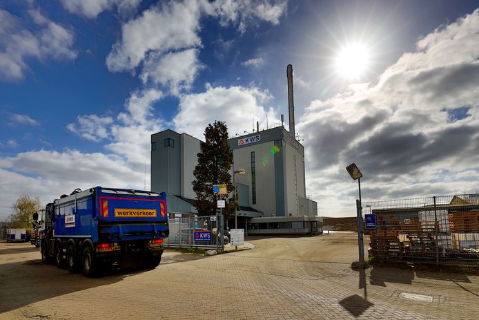 De asfaltcentrale van KWS aan de Huiskesweg in Eindhoven