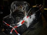 Auto volledig uitgebrand in Arnhem