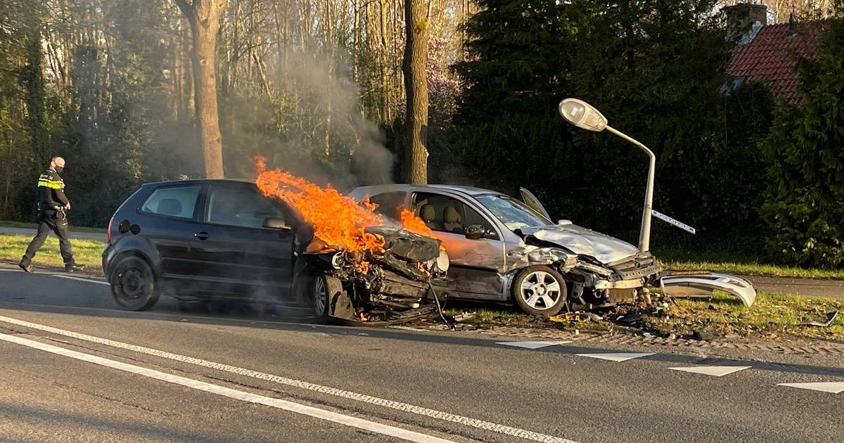Meerdere gewonden bij ernstig ongeval op N734 tussen Oldenzaal en Losser.