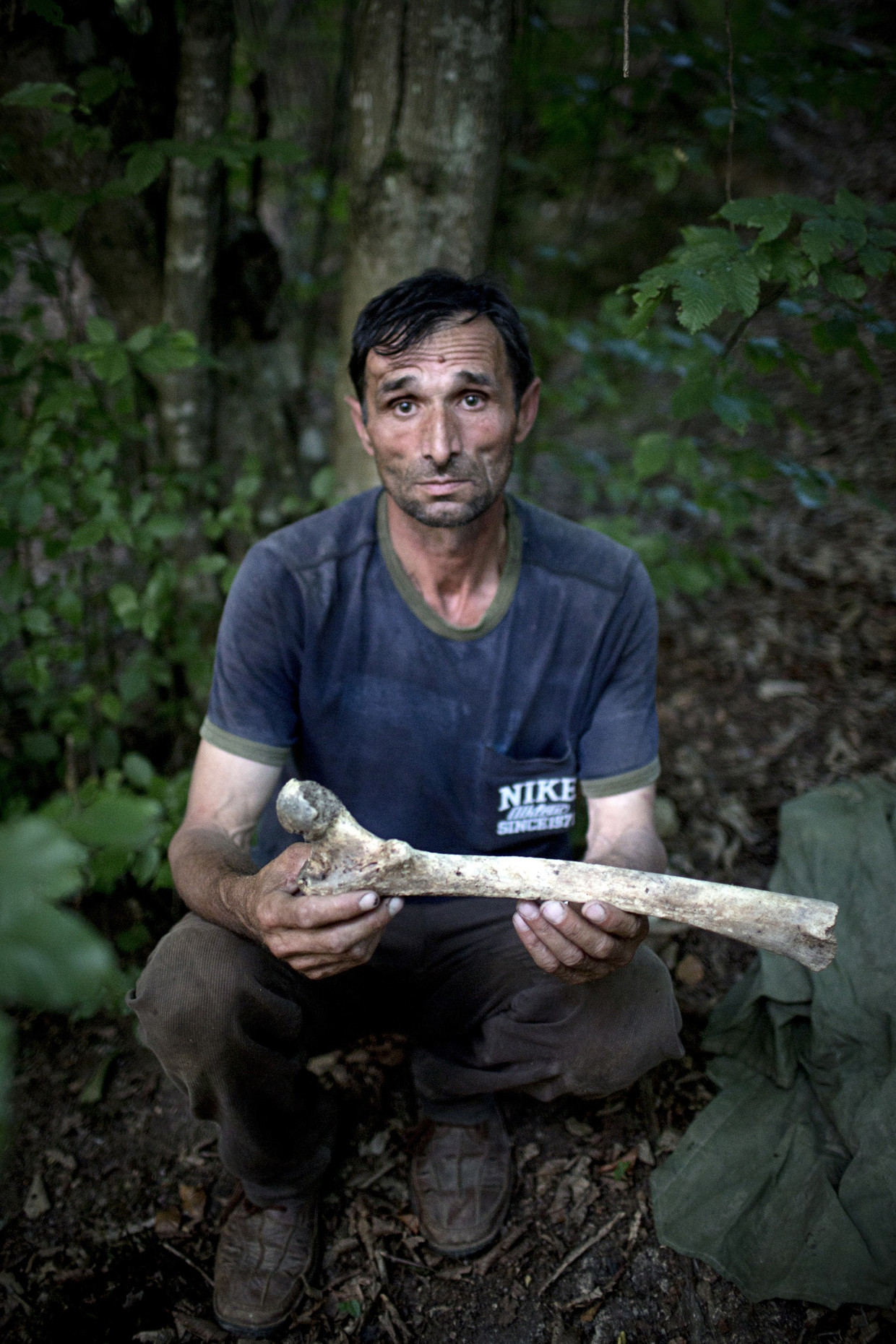 Ramiz Nukic (54). Werkloos. Maakte identificatie van 250 slachtoffers mogelijk. Beeld Julius Schrank