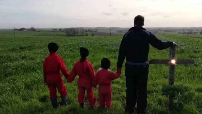 Boeren begraven hun toekomst in protestfilmpje: “Er moet iets veranderen of het is gedaan met ons” 