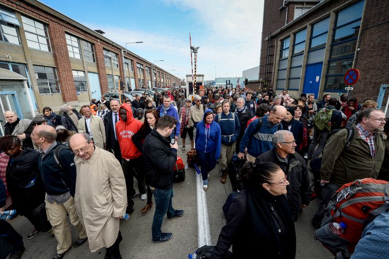 Evacuatie van de luchthaven van Zaventem na de aanslagen van 22 maart 2016. Beeld BELGA