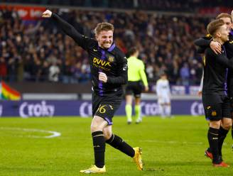 Anderlecht heeft revanche beet: paars-wit schakelt matig Standard uit nadat bezoekende fans amok maakten in slot