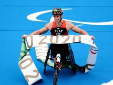 Paralympiër Jetze Plat maakt favorietenrol waar en prolongeert goud op triatlon, zilver dressuurequipe