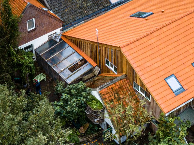 In een verborgen ruimte vond de politie de vader met vijf van zijn kinderen.  Beeld Hollandse Hoogte / Rob Engelaar