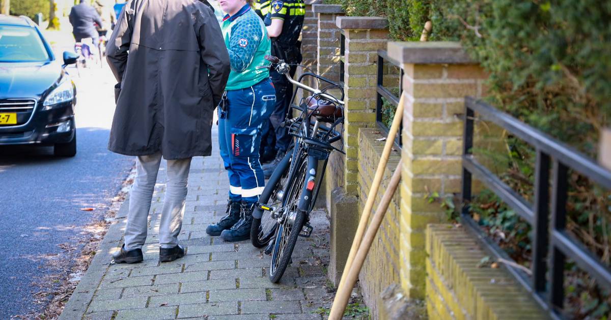 Fietser gewond door aanrijding auto in Oosterbeek.