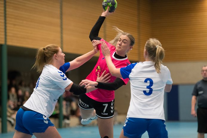 Lettele en Nieuw Heeten, teams uit de hoofdklasse, houden de trainers komend seizoen vast.