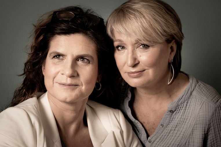Nathalie Basteyns en Lieve Blancquaert in ‘Let’s Talk About Sex’ Beeld VRT