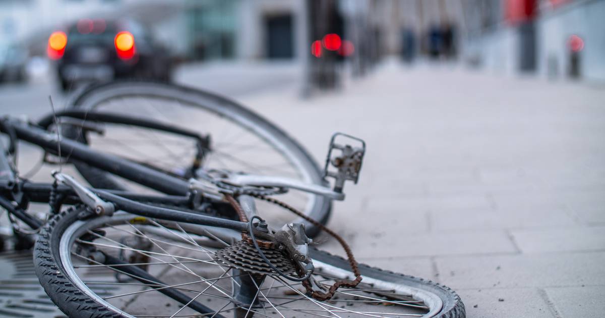 Automobilist liet fietser in Rhenen na aanrijding hulpeloos op straat achter: ‘Dacht dat ik verkeersbord had geraakt’.