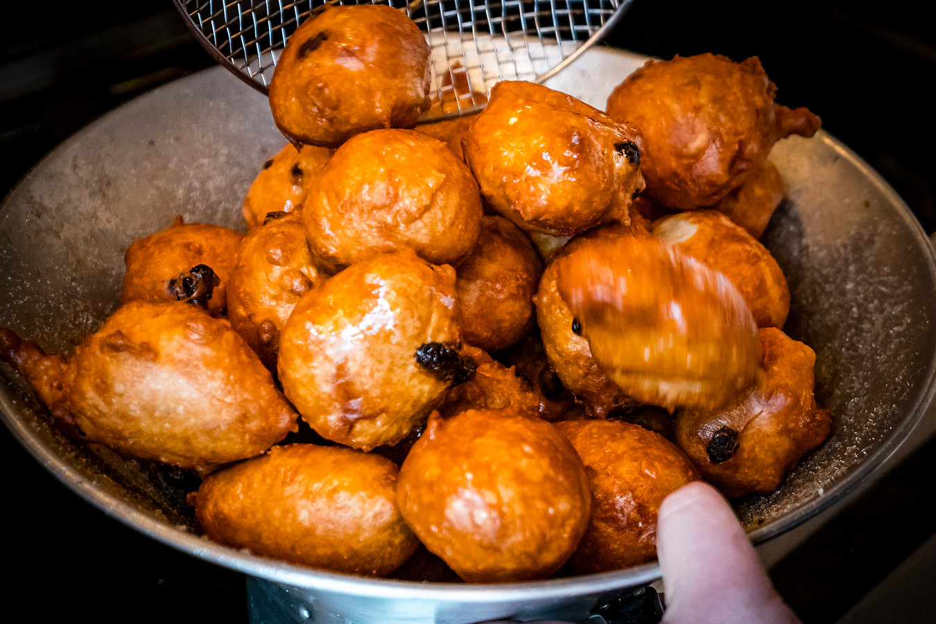 Dit zijn de zes grootste valkuilen bij het bakken van oliebollen thuis Foto ed.nl