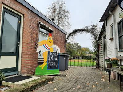 Op zoek naar Oranjekoorts, terwijl het bloed nog op de voordeur zit: ‘En dan krijgen we ook kerst no