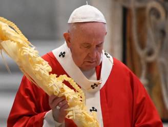 Paus opent vieringen van ongewone paasweek zonder publiek in basiliek